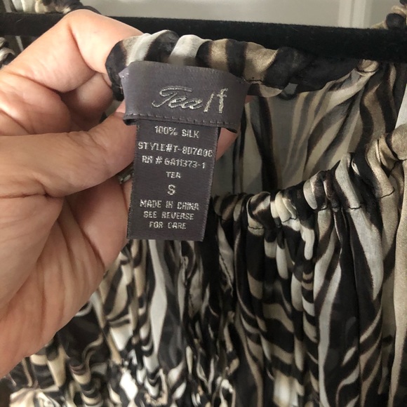 Silk leopard top - Picture 3 of 3